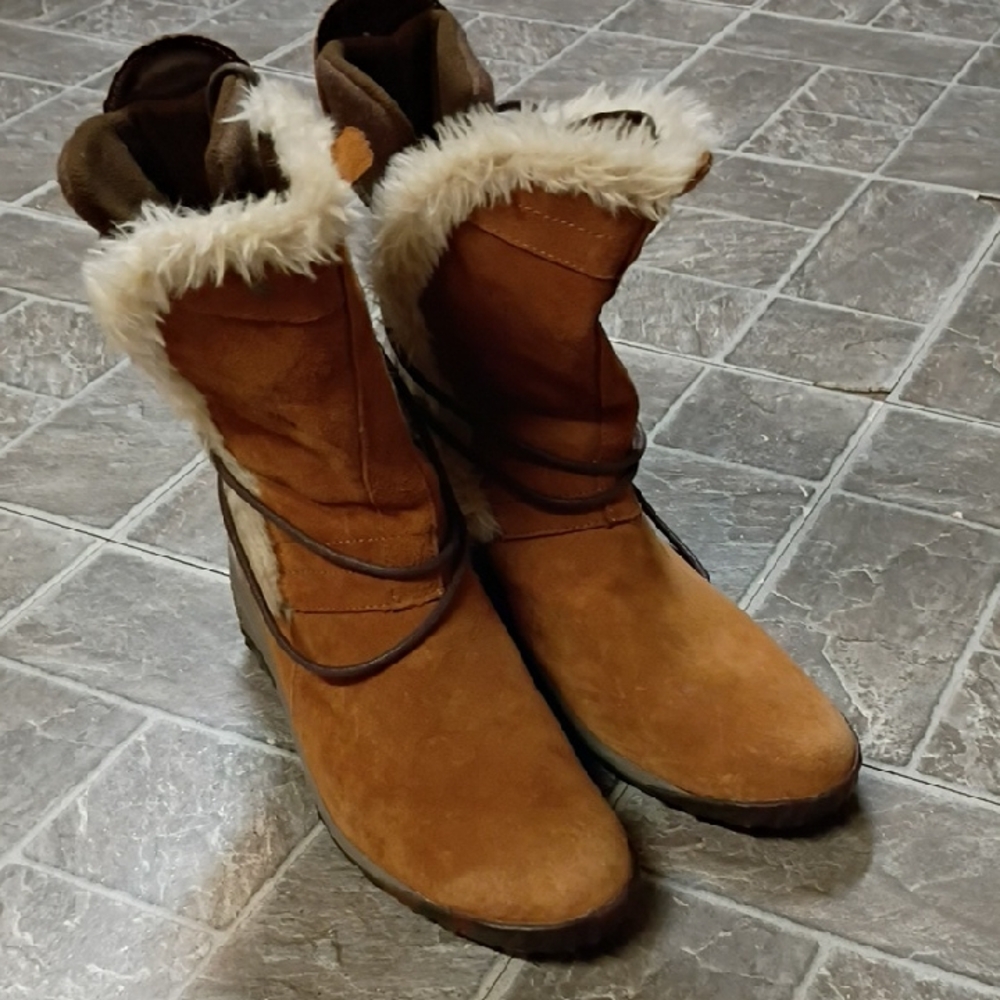 Cushe Brown Fur-Trimmed Winter Boots